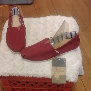 nwt TOMS classics canvas slip-on shoes womens 8 flats alpargata loafers